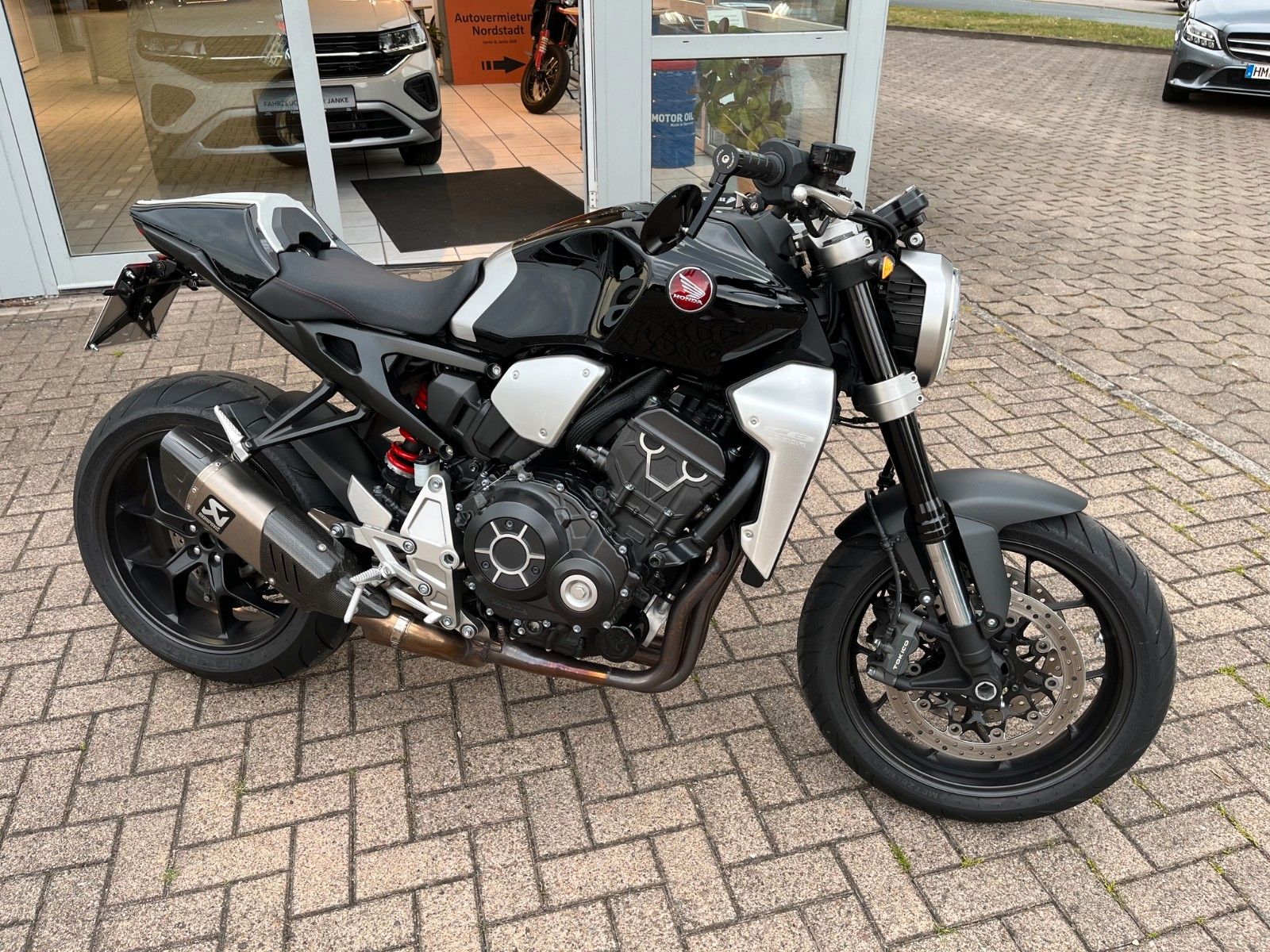 Fahrzeugabbildung Honda CB 1000 R +Akrapovic/Quickshifter+