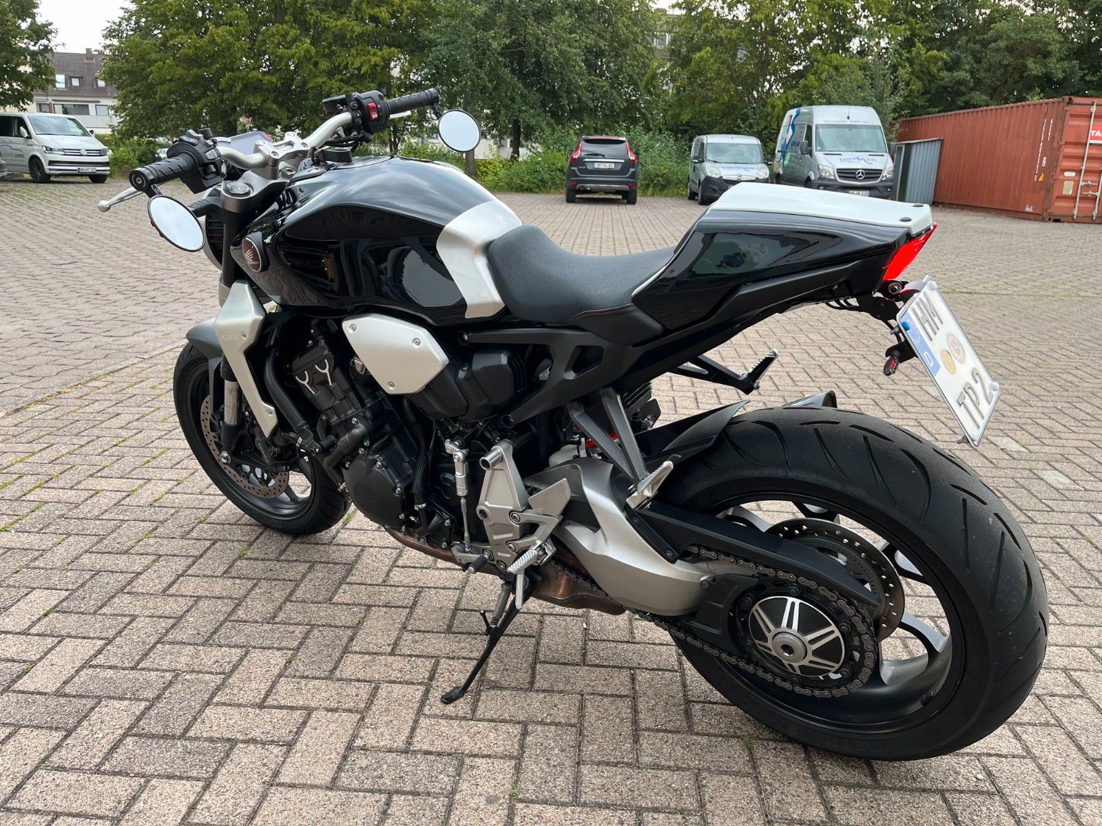 Fahrzeugabbildung Honda CB 1000 R +Akrapovic/Quickshifter+