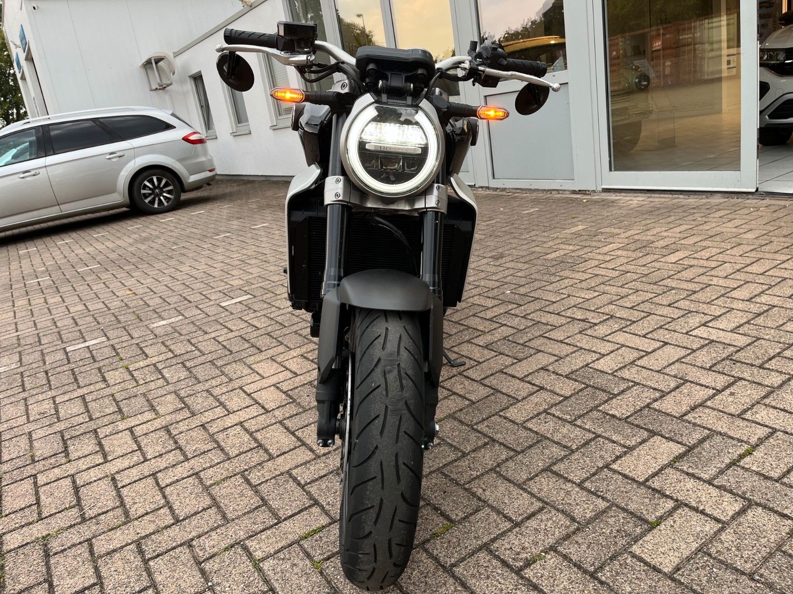 Fahrzeugabbildung Honda CB 1000 R +Akrapovic/Quickshifter+