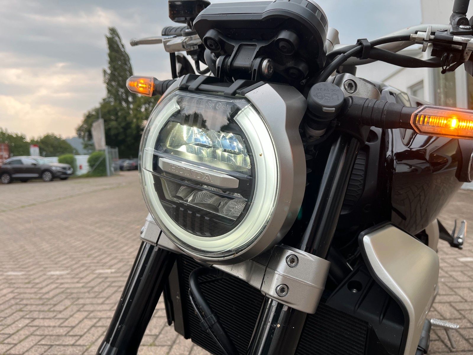 Fahrzeugabbildung Honda CB 1000 R +Akrapovic/Quickshifter+