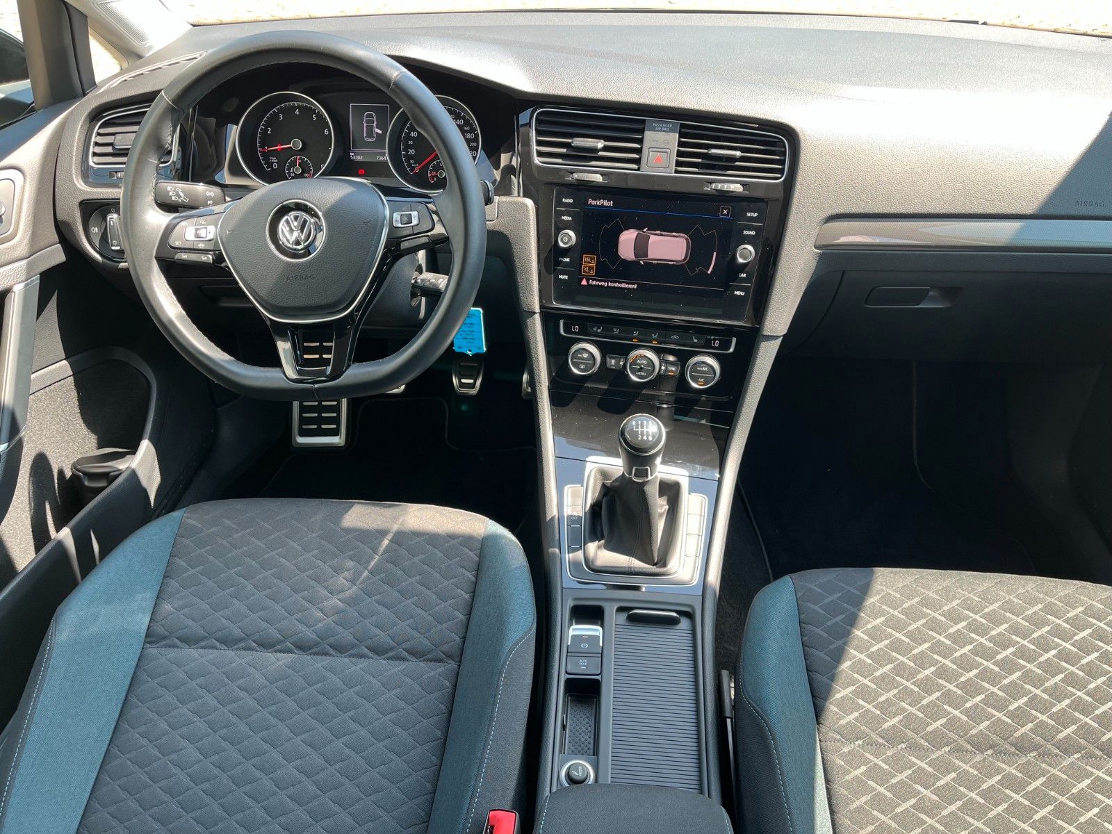 Fahrzeugabbildung Volkswagen Golf VII IQ.DRIVE +AHK/Lenkradheiz/Winter+