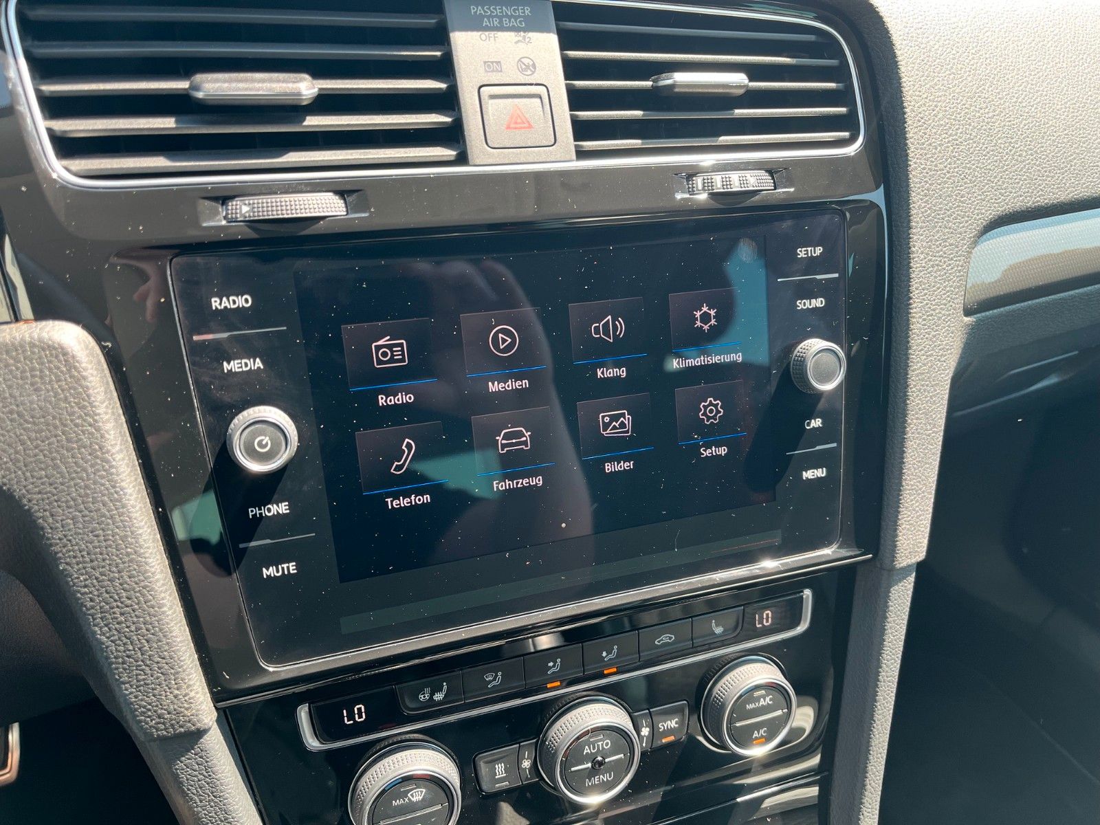 Fahrzeugabbildung Volkswagen Golf VII IQ.DRIVE +AHK/Lenkradheiz/Winter+