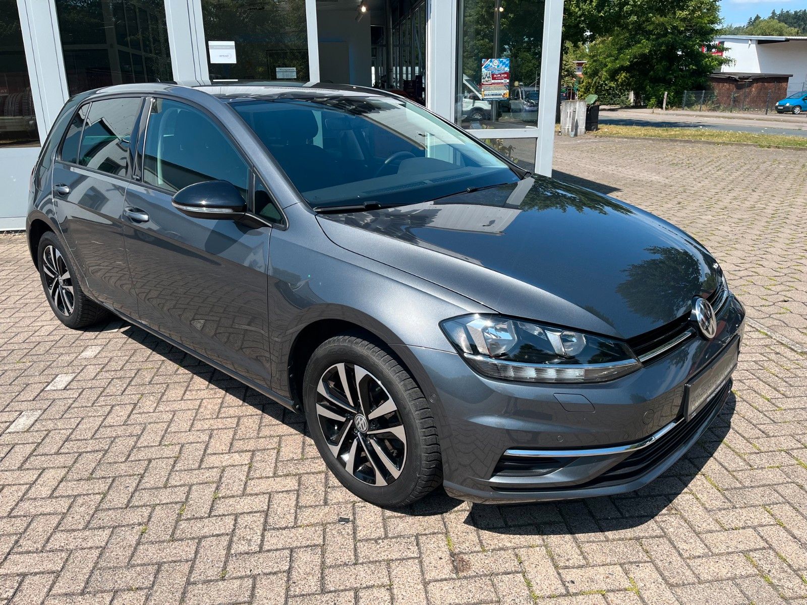 Fahrzeugabbildung Volkswagen Golf VII IQ.DRIVE +AHK/Lenkradheiz/Winter+