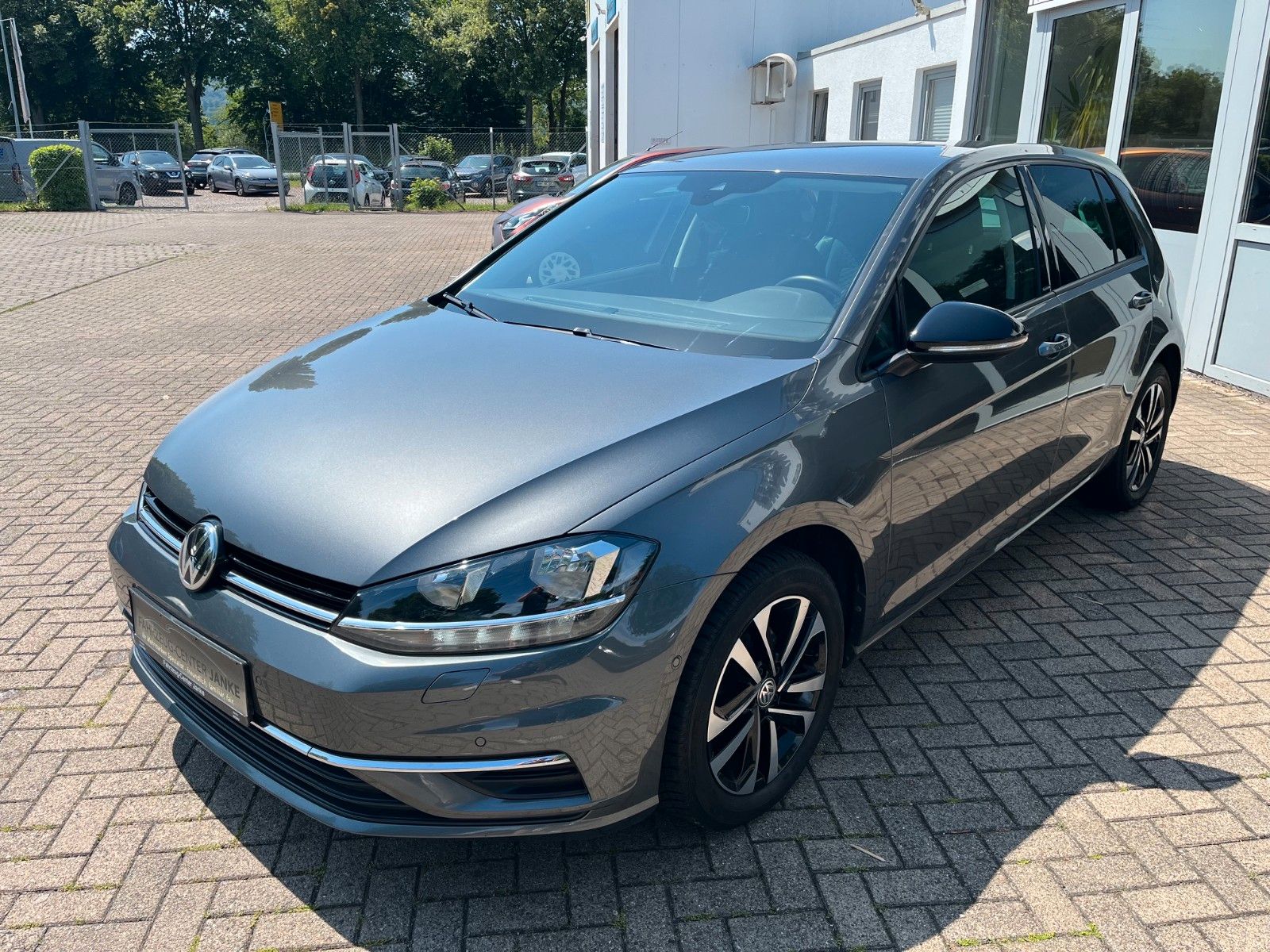 Fahrzeugabbildung Volkswagen Golf VII IQ.DRIVE +AHK/Lenkradheiz/Winter+