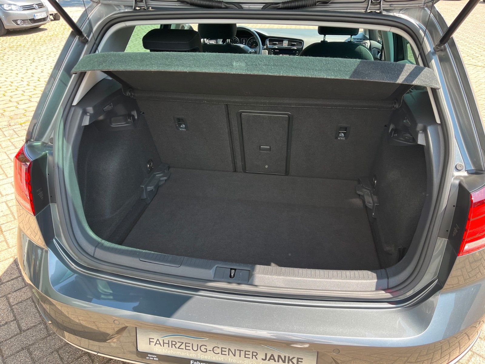 Fahrzeugabbildung Volkswagen Golf VII IQ.DRIVE +AHK/Lenkradheiz/Winter+