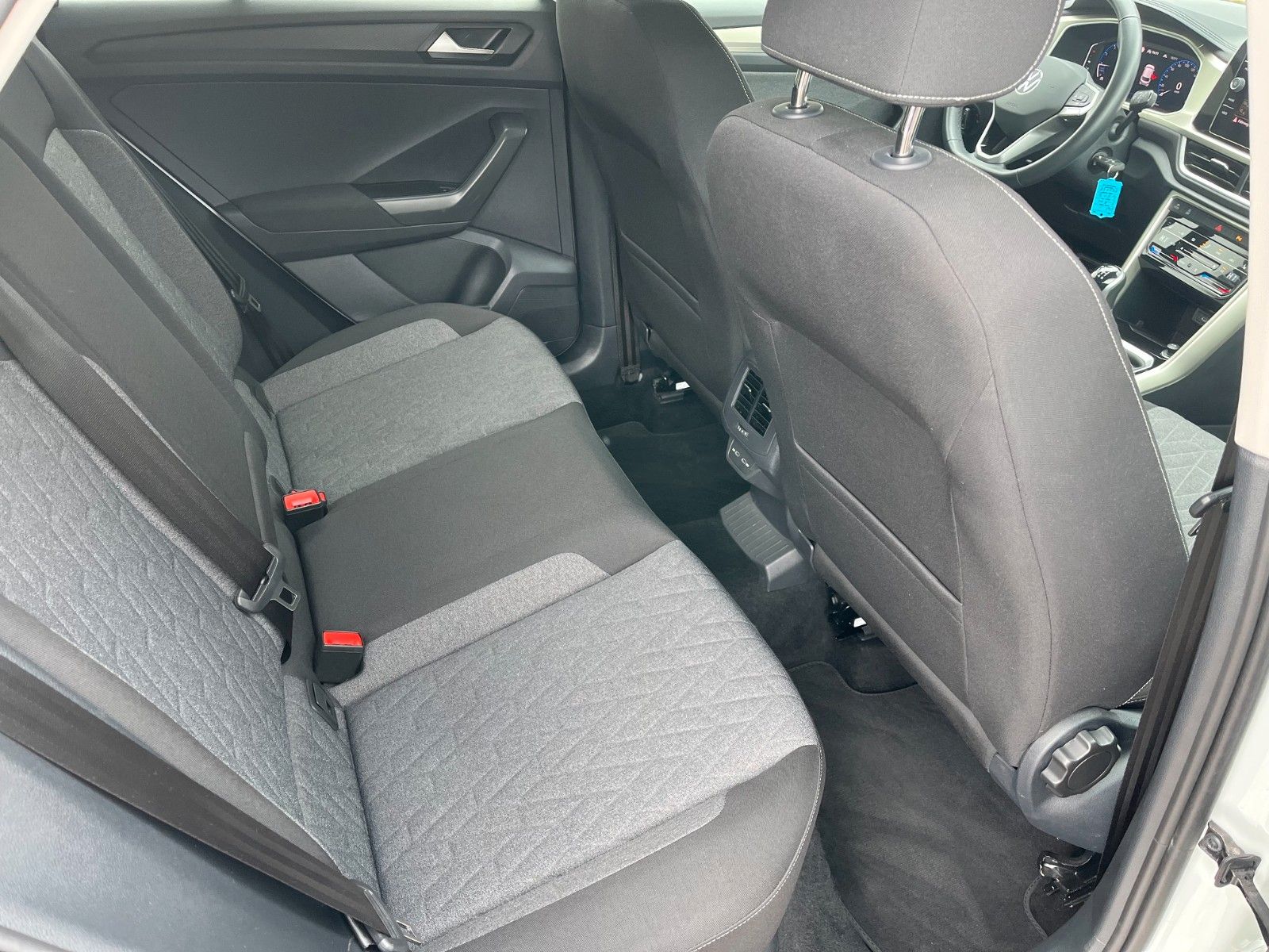 Fahrzeugabbildung Volkswagen T-Roc Move + LED / Standheizung +