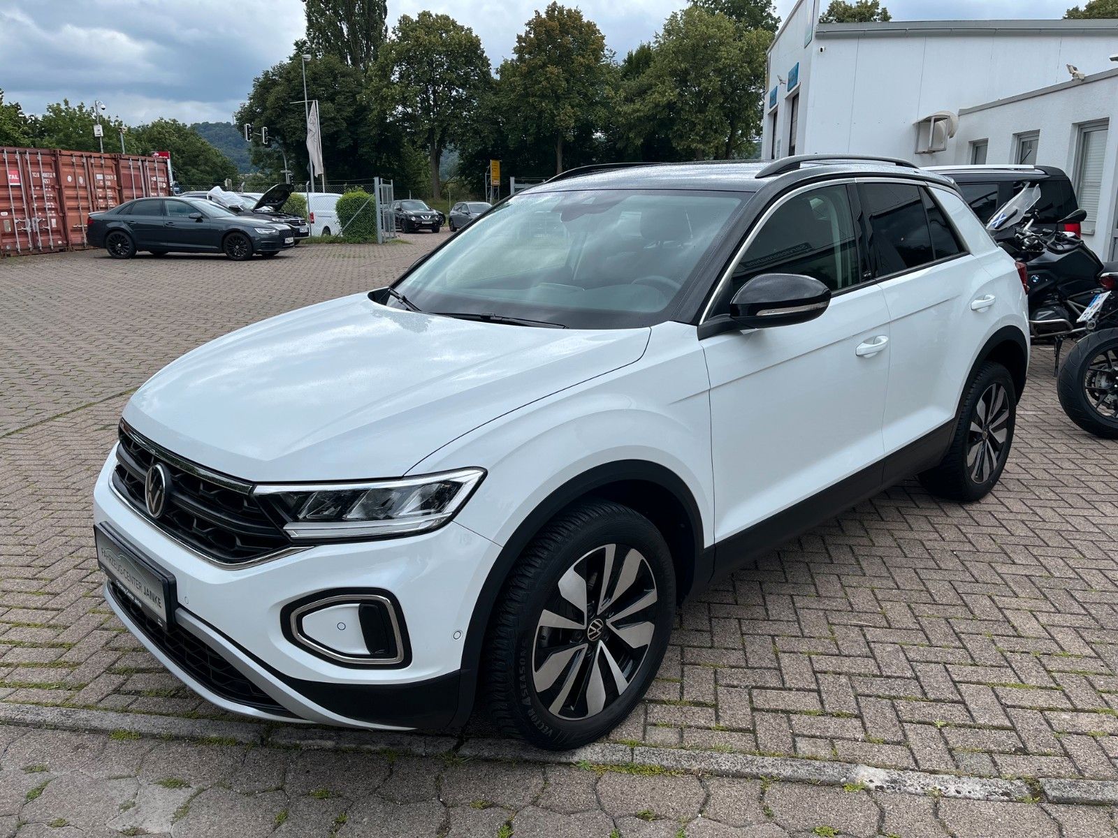 Fahrzeugabbildung Volkswagen T-Roc Move + LED / Standheizung +