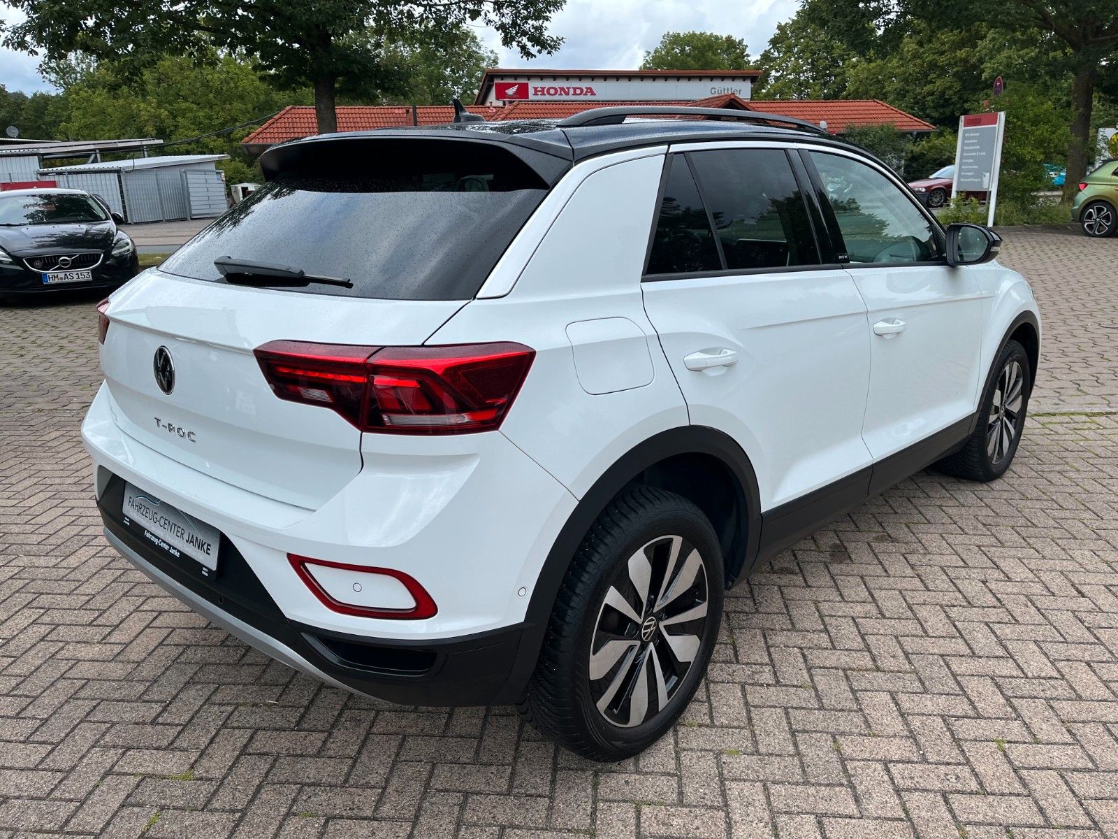 Fahrzeugabbildung Volkswagen T-Roc Move + LED / Standheizung +