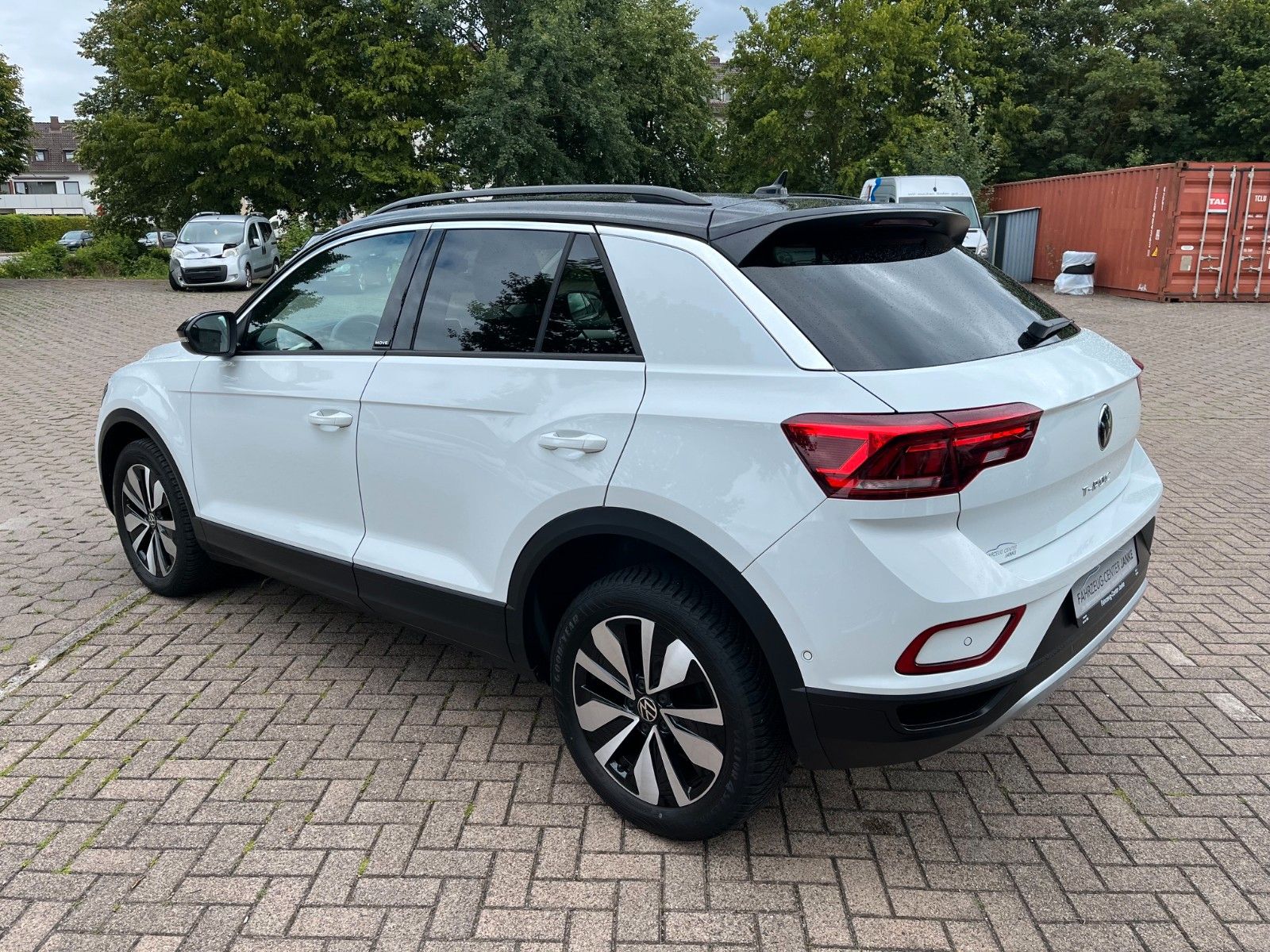 Fahrzeugabbildung Volkswagen T-Roc Move + LED / Standheizung +