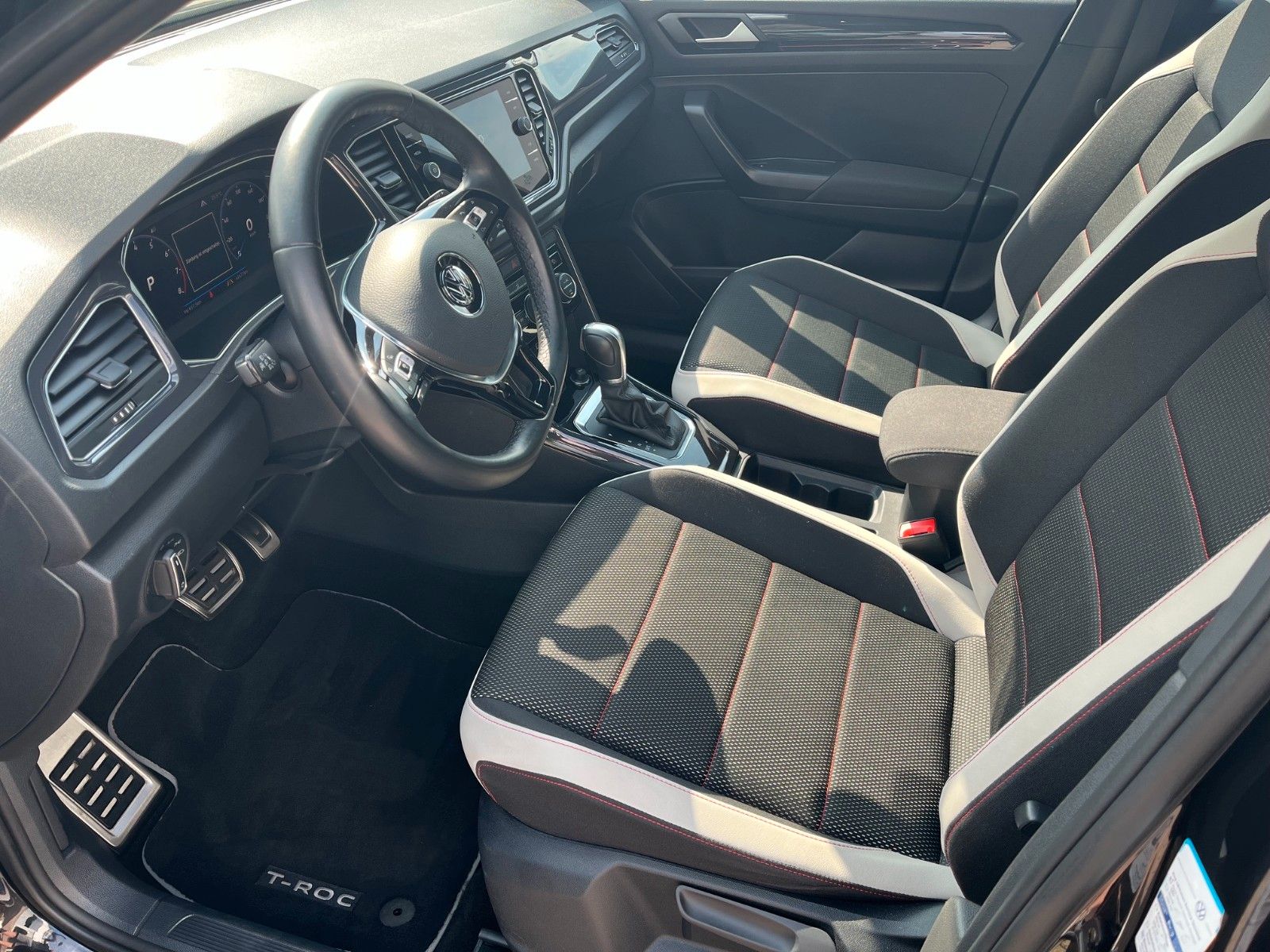 Fahrzeugabbildung Volkswagen T-Roc Sport DSG +Navi/AHK/Winter+