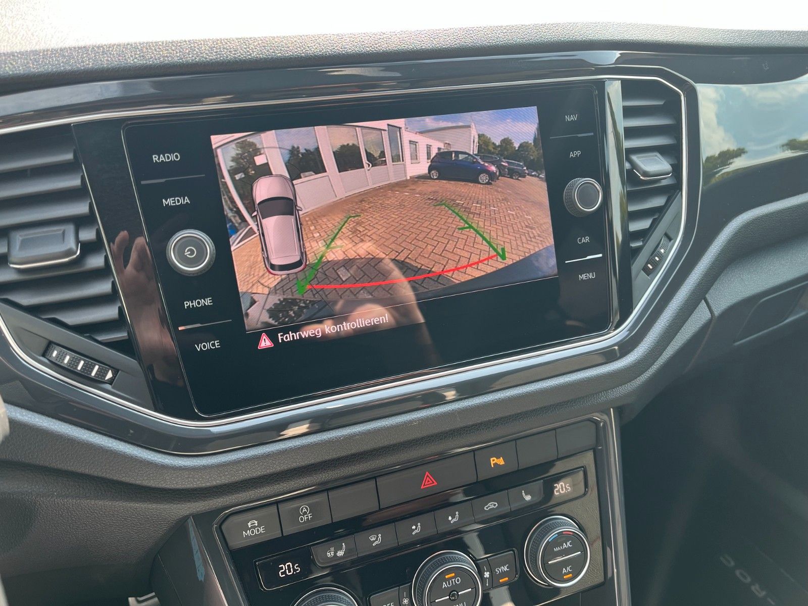 Fahrzeugabbildung Volkswagen T-Roc Sport DSG +Navi/AHK/Winter+