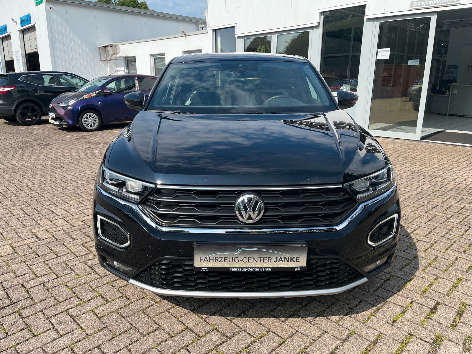 Fahrzeugabbildung Volkswagen T-Roc Sport DSG +Navi/AHK/Winter+