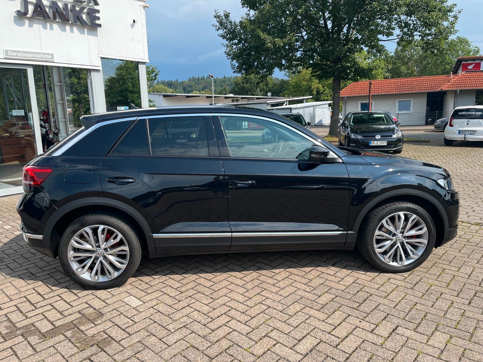 Fahrzeugabbildung Volkswagen T-Roc Sport DSG +Navi/AHK/Winter+