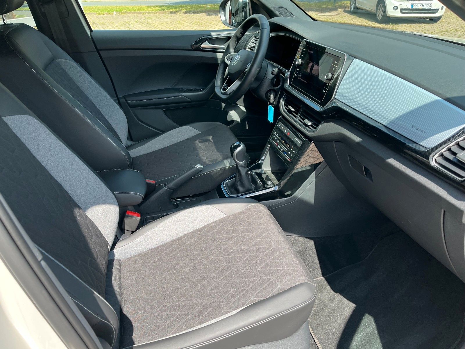 Fahrzeugabbildung Volkswagen T-Cross 1.0 TSI  Energy +LED/DAB/Kamera/AHK+