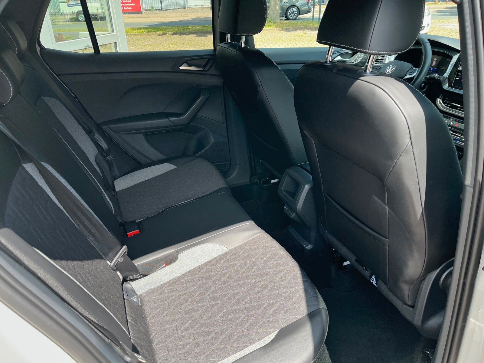 Fahrzeugabbildung Volkswagen T-Cross 1.0 TSI  Energy +LED/DAB/Kamera/AHK+