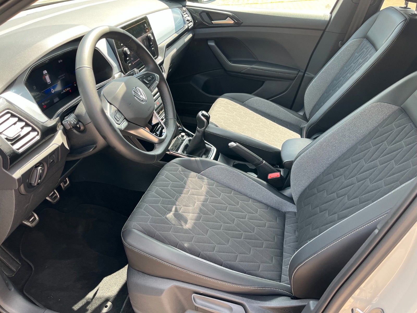 Fahrzeugabbildung Volkswagen T-Cross 1.0 TSI  Energy +LED/DAB/Kamera/AHK+