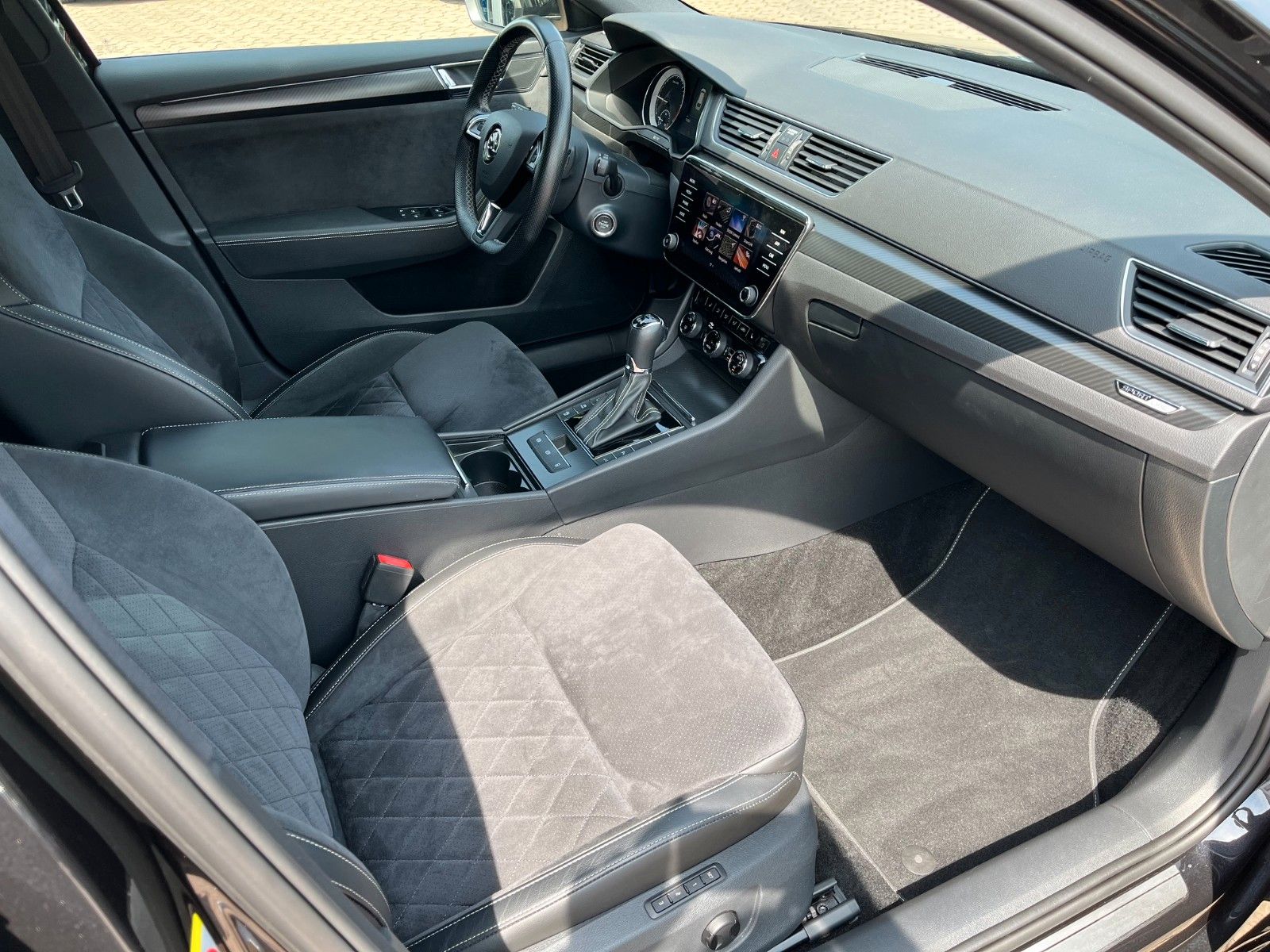 Fahrzeugabbildung SKODA Superb Combi Sportline 4x4 +Standheizung/AHK+