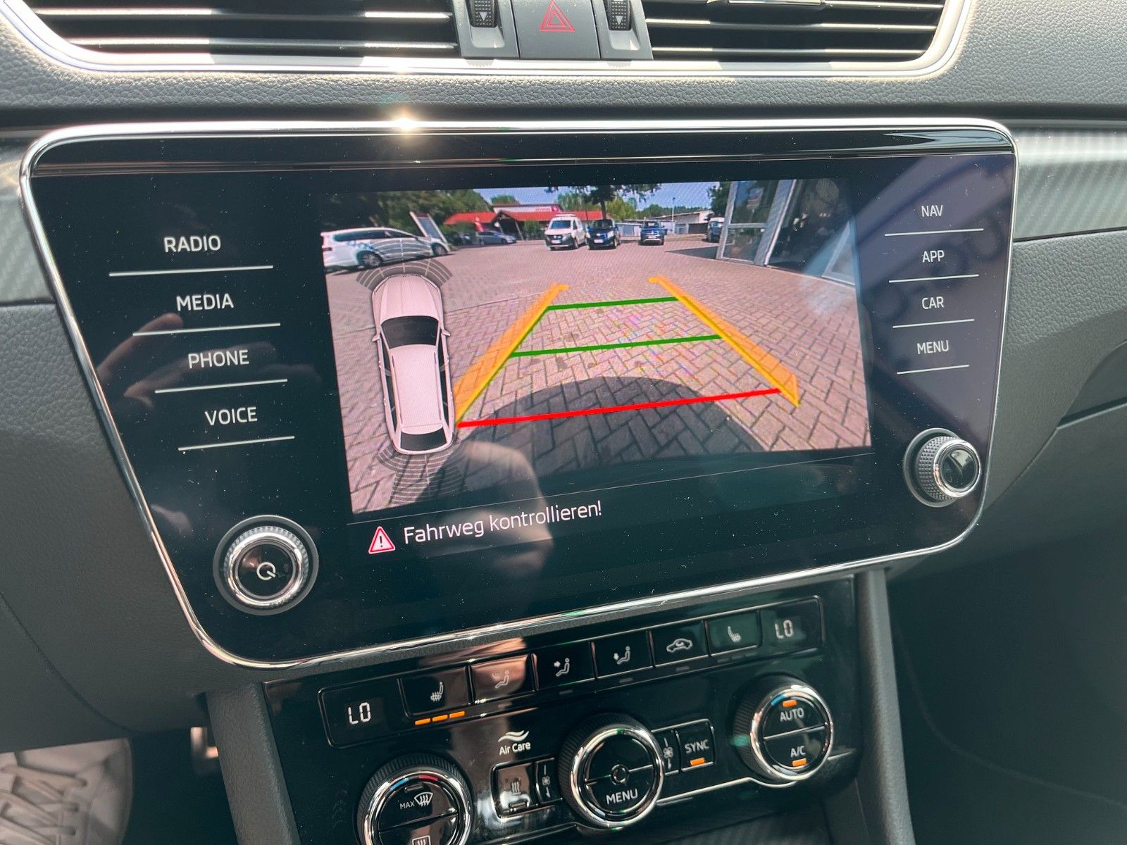 Fahrzeugabbildung SKODA Superb Combi Sportline 4x4 +Standheizung/AHK+
