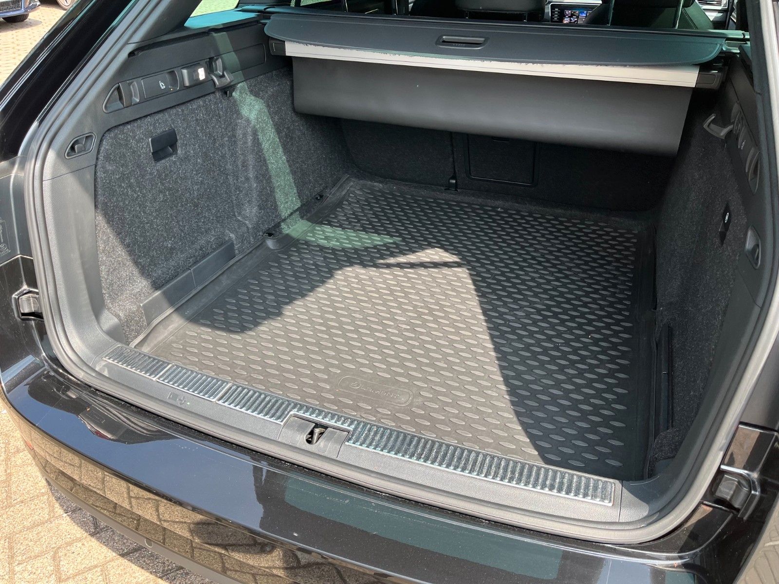 Fahrzeugabbildung SKODA Superb Combi Sportline 4x4 +Standheizung/AHK+