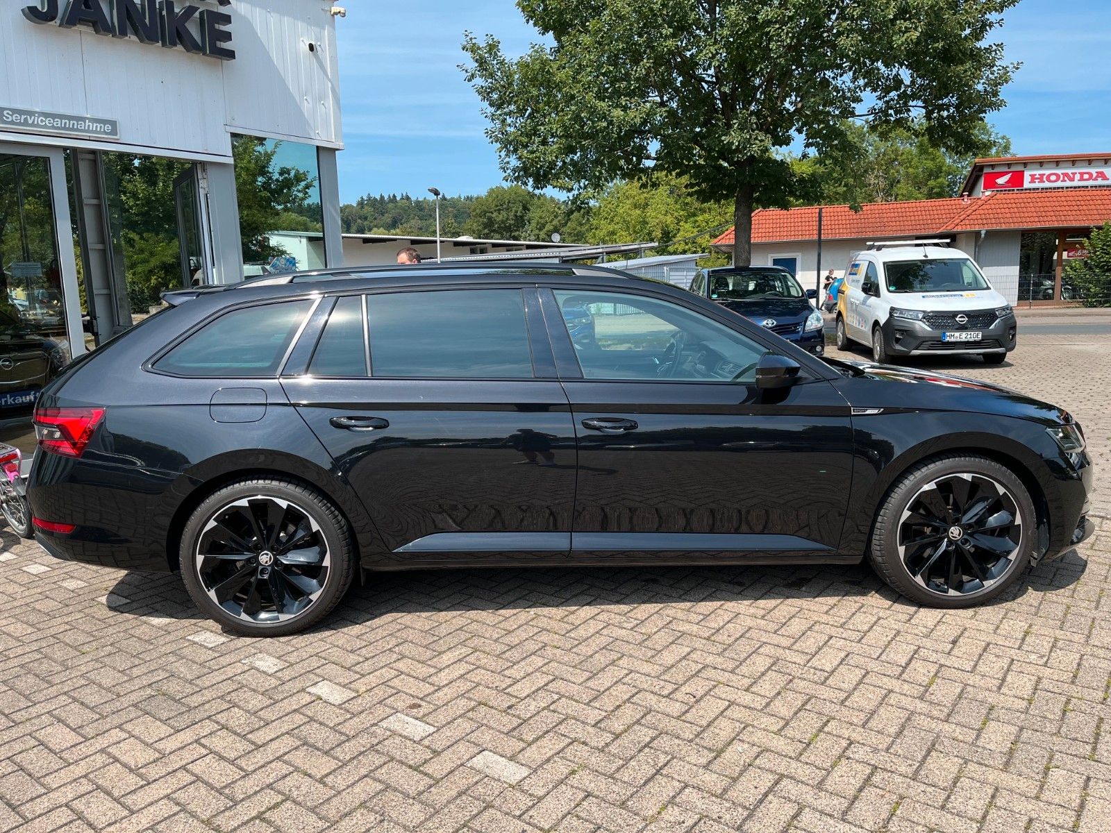 Fahrzeugabbildung SKODA Superb Combi Sportline 4x4 +Standheizung/AHK+