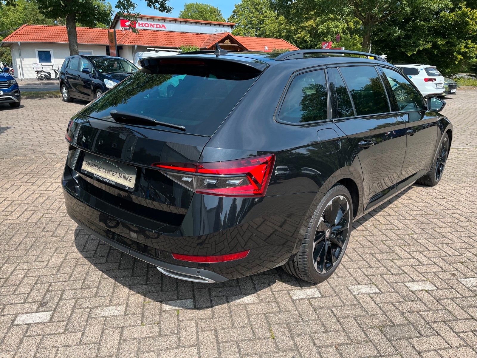 Fahrzeugabbildung SKODA Superb Combi Sportline 4x4 +Standheizung/AHK+