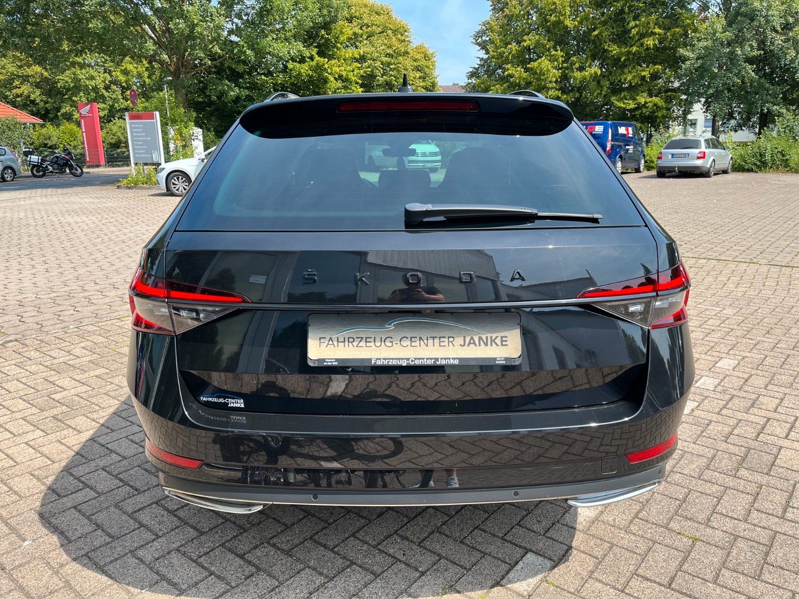 Fahrzeugabbildung SKODA Superb Combi Sportline 4x4 +Standheizung/AHK+