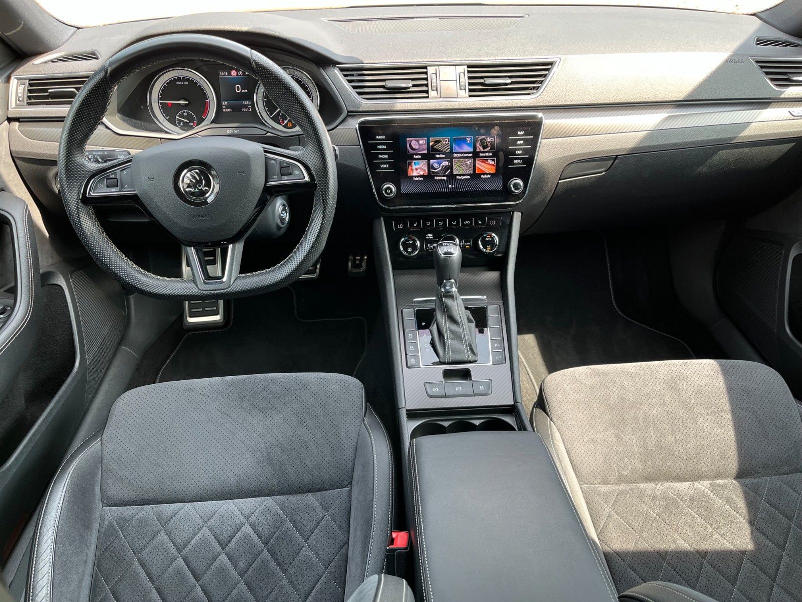 Fahrzeugabbildung SKODA Superb Combi Sportline 4x4 +Standheizung/AHK+